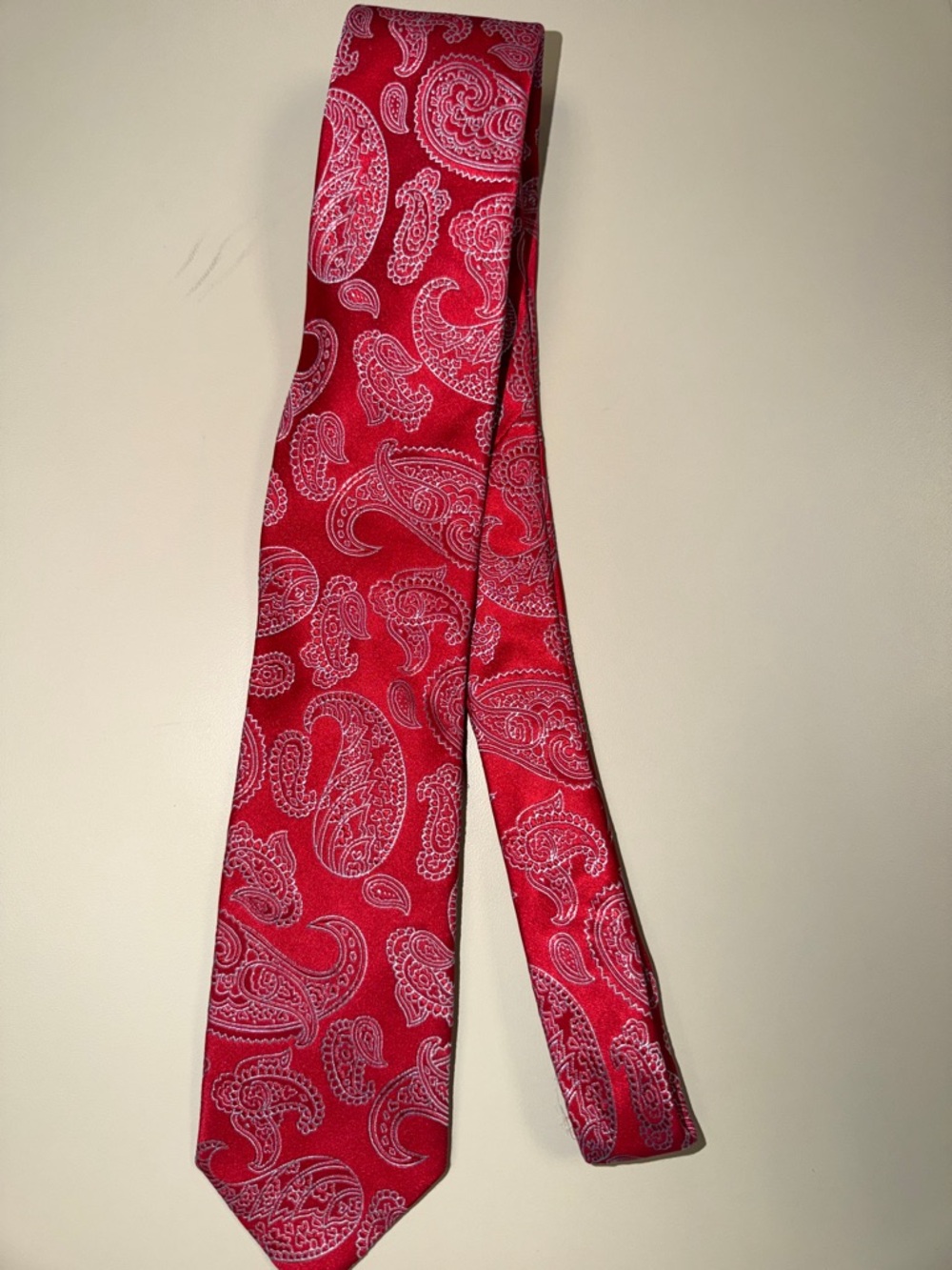 Hugo Boss Made in Italy Red Paisley Tie, 100% Silk, EUC - Picture 3 of 12